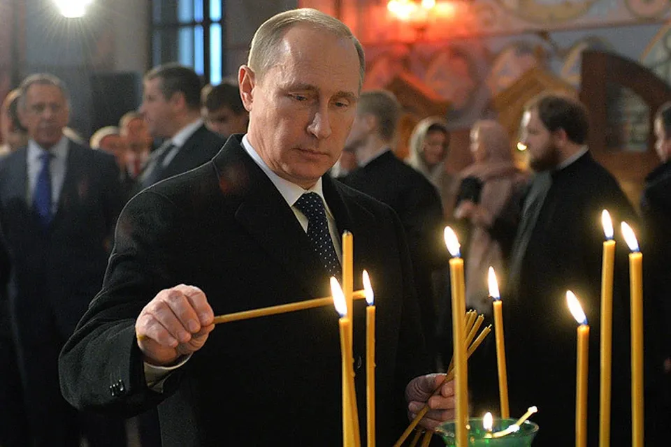 Wladimir Putin in der Kirche des heiligen Sergius von Radonesch in Zarskoje Selo
