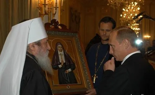 Vladimir Putin’s meeting with the hierarchs of the Russian Orthodox Church Abroad, New York, 2003.