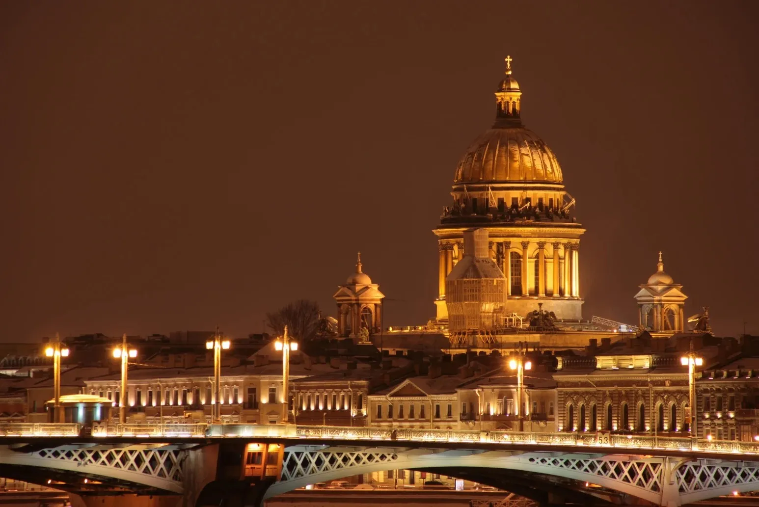 Pétersbourg au soir.