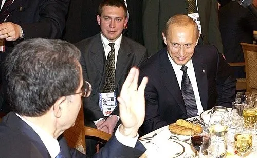 Die Feier des 300. Jahrestags der Stadt an der Newa. Wladimir Putin mit EU-Kommissionspräsident Romano Prodi.