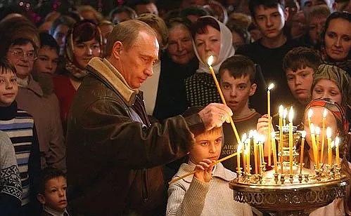 Le président Vladimir Poutine pendant l’office de Noël, 2005